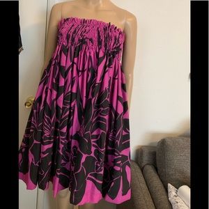 Beautiful Hawaiian woman’s dress free size